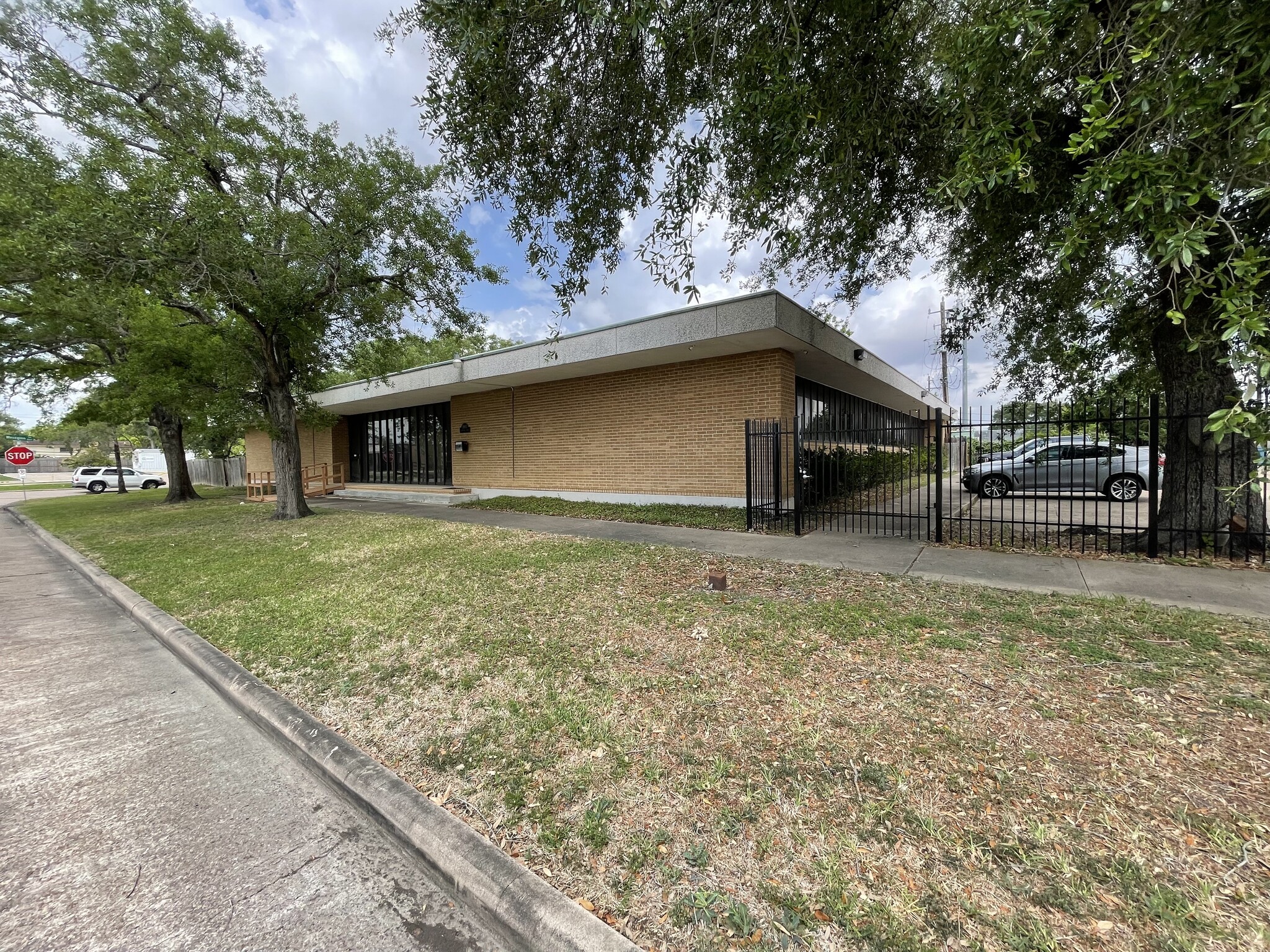 3903 Hartsdale Dr, Houston, TX for Sale
