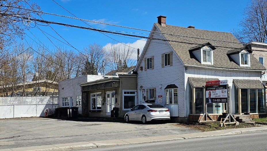 128-128A Boul Curé-Labelle, Laval, QC for Sale
