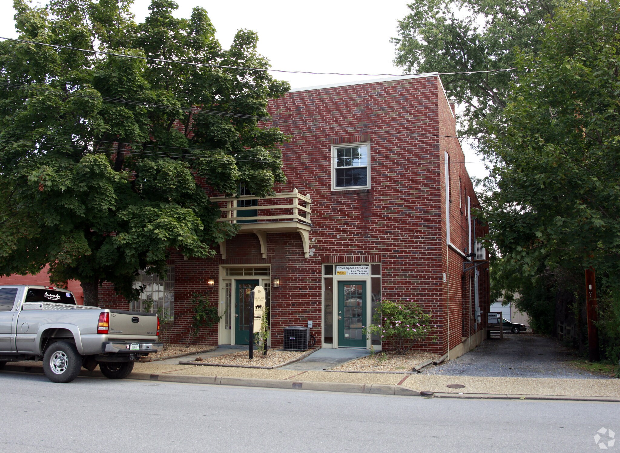 115 Chester St Front Royal, VA 22630 Flex Property for Lease on