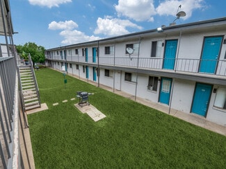 Euless, TX Apartments - 306 Martha St