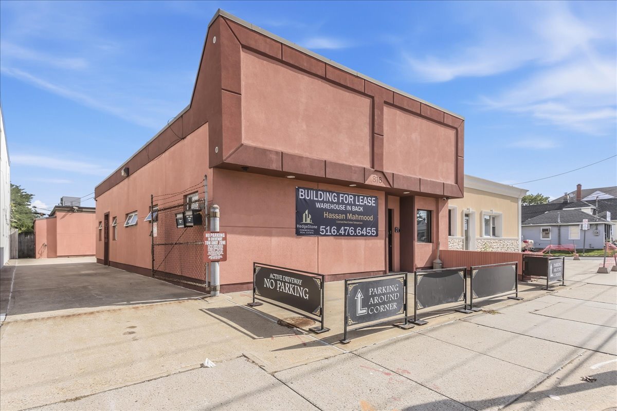 816 Hempstead Tpke, Franklin Square, NY for Rent
