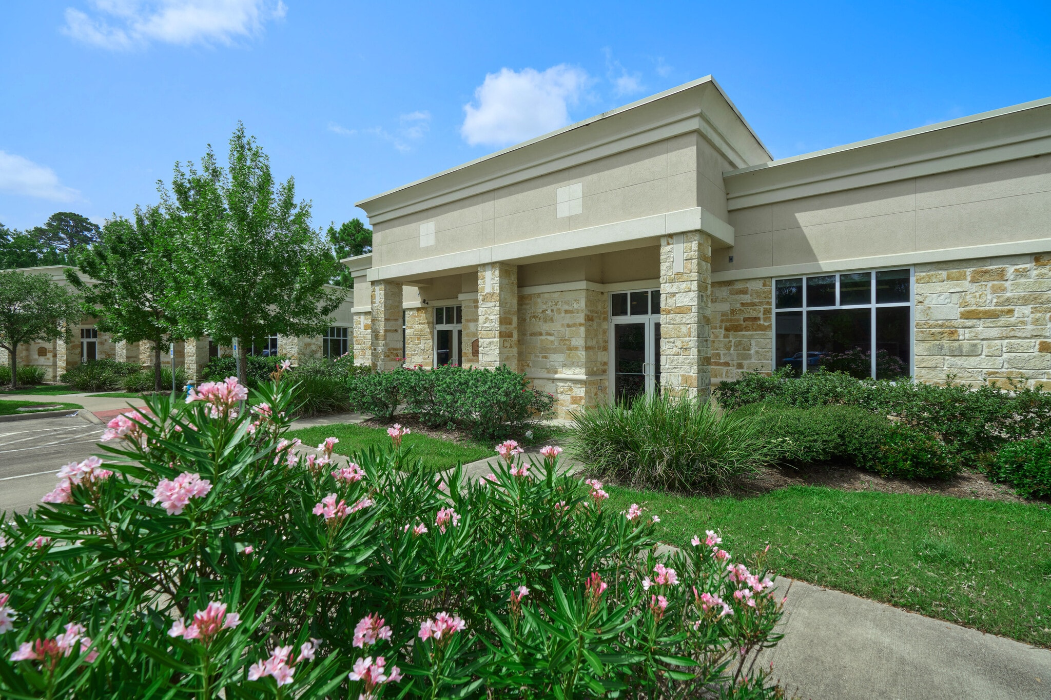 8505 Technology Forest Pl, The Woodlands, TX for Sale