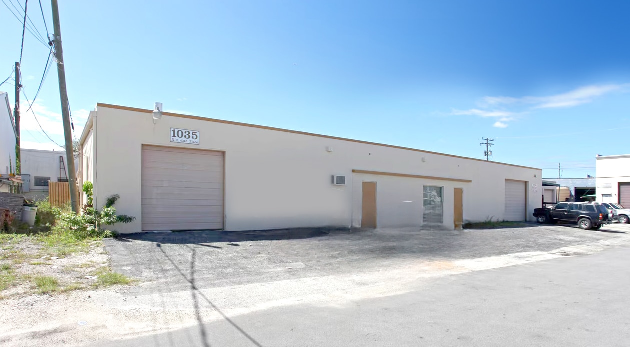 1035 NE 43rd Pl, Oakland Park, FL for Sale