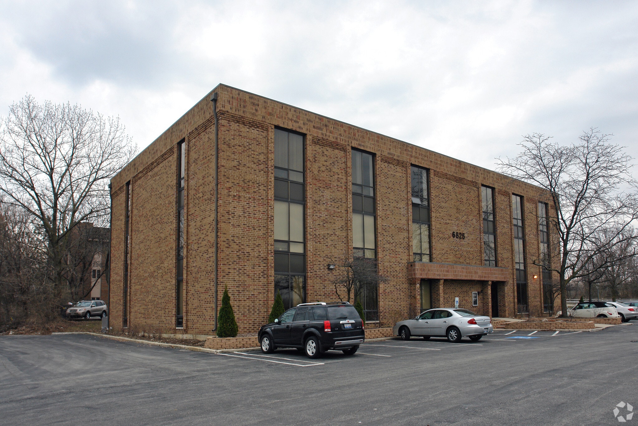 6825 Hobson Valley Dr, Woodridge, IL for Sale