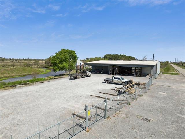 2917 E Roundbunch Rd, Orange, TX for Sale