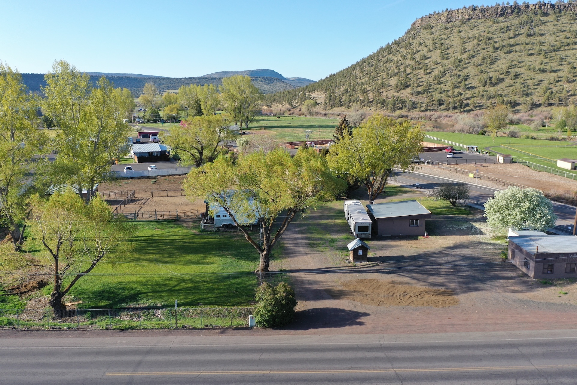 972 S Main St, Prineville, OR for Sale