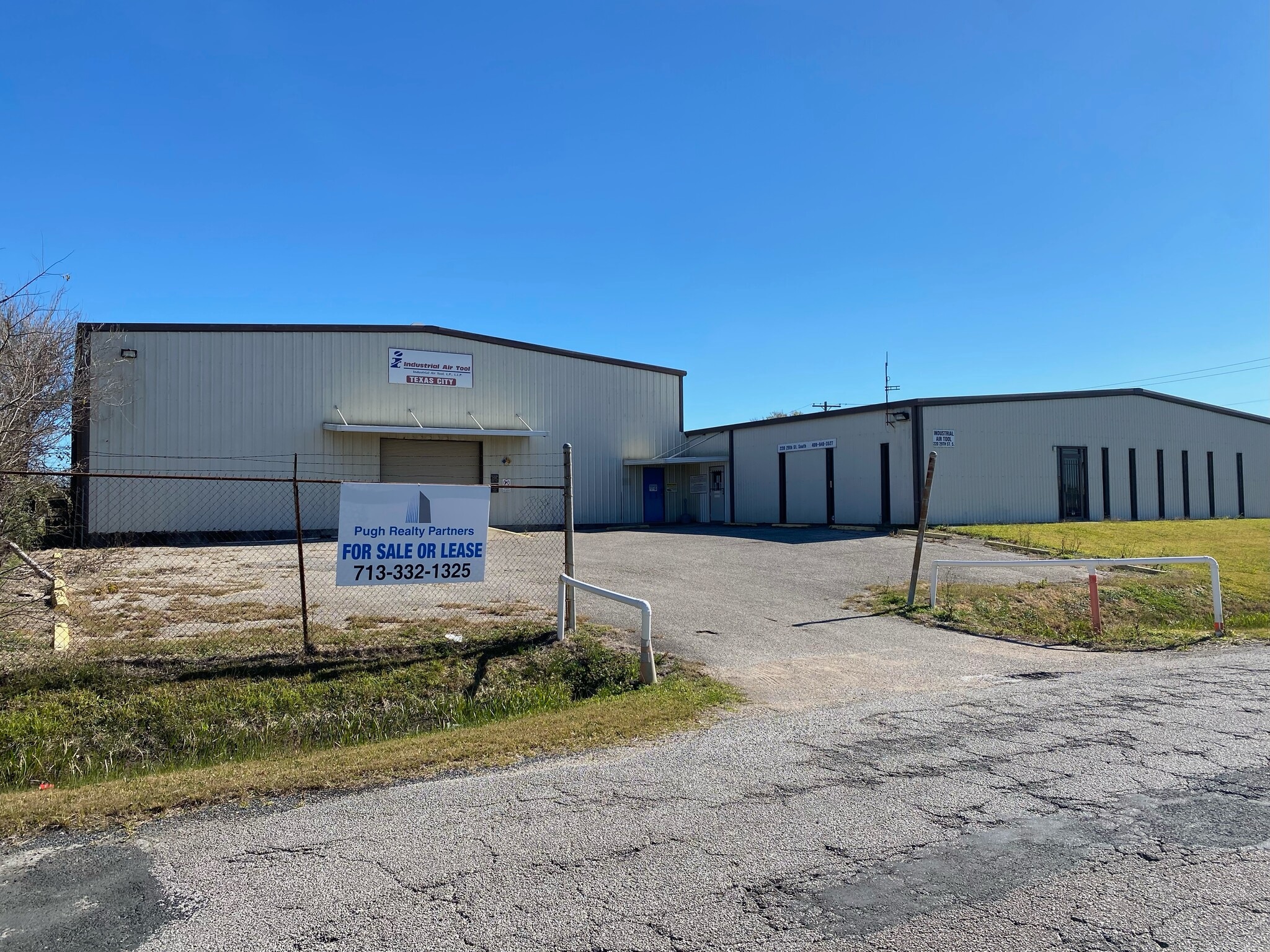 2828 3rd Ave South, Texas City, TX for Rent