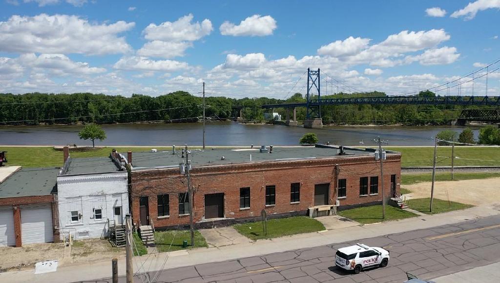 623 S 1st St, Clinton, IA for Sale