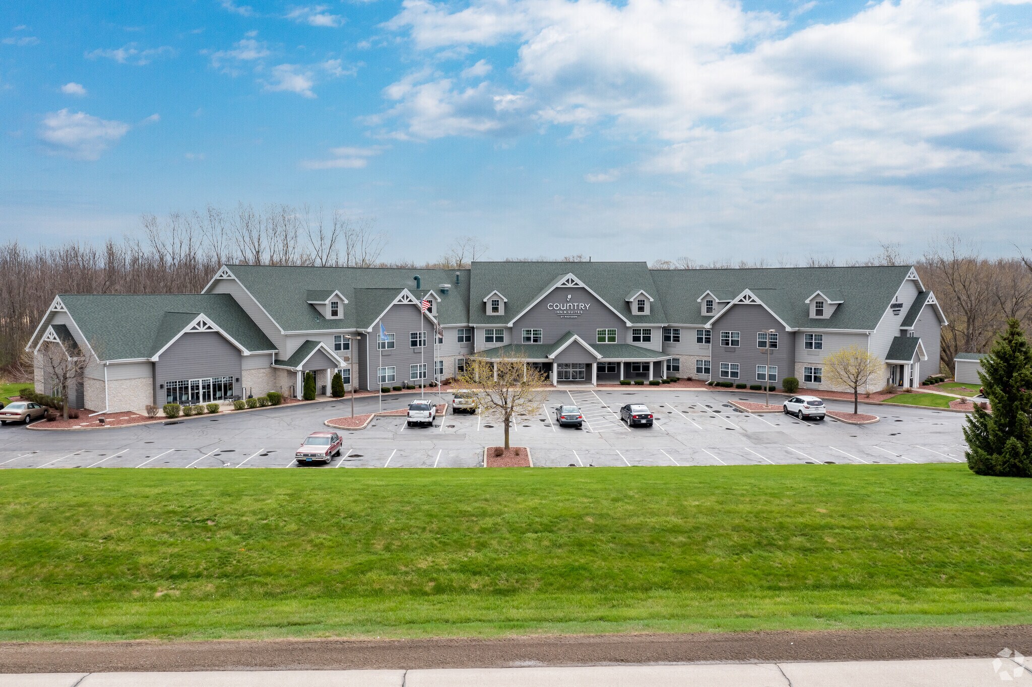 W188N11020 Maple Rd, Germantown, WI for Sale
