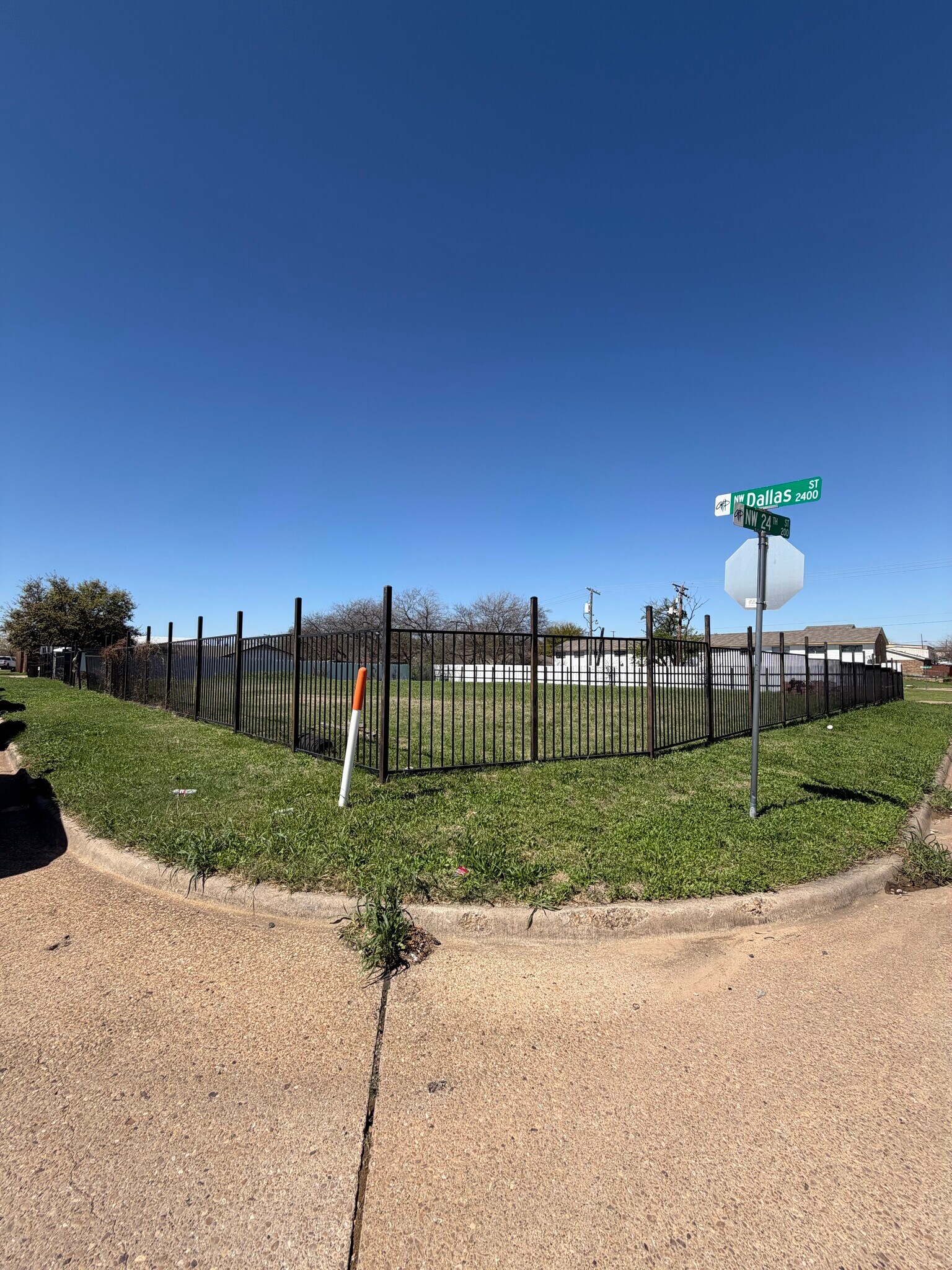 2400 NW Dallas St, Grand Prairie, TX for Sale