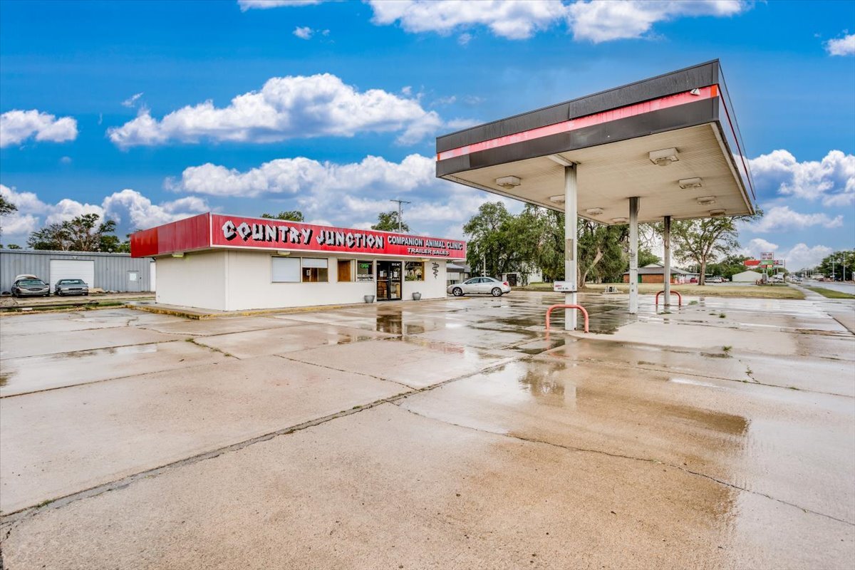 2021 E 4, Hutchinson, KS for Rent