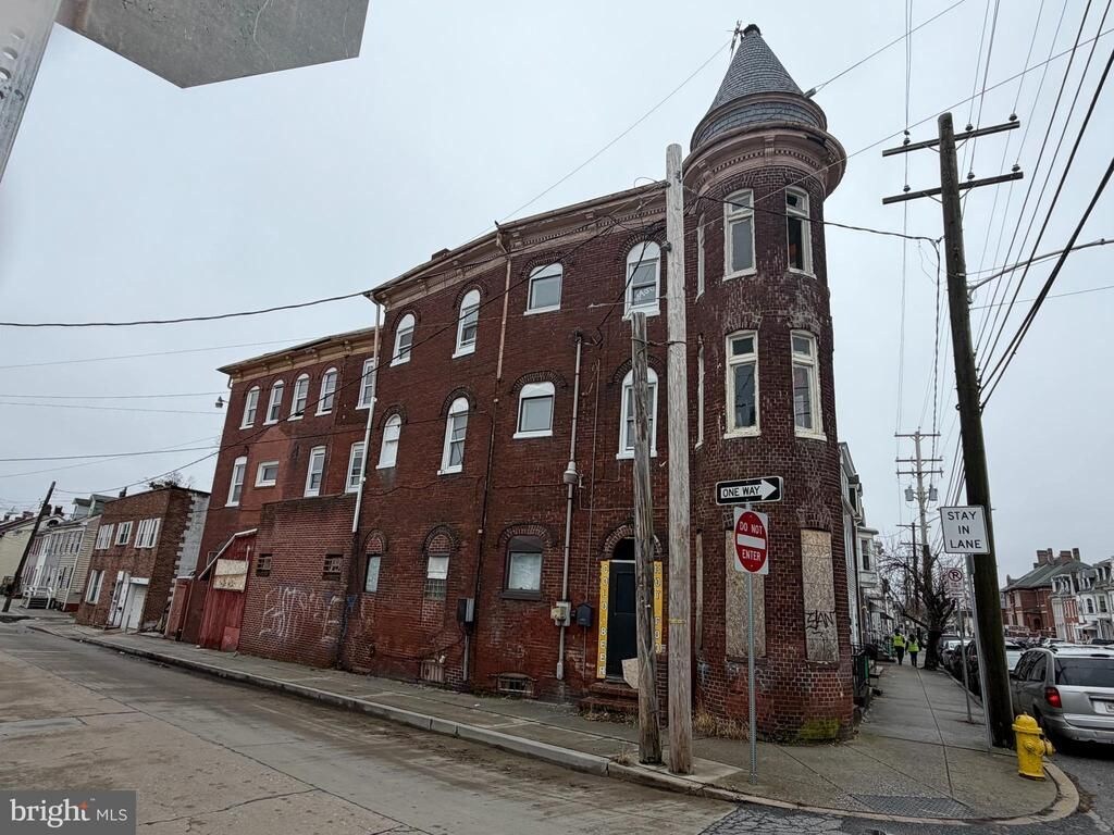 696-698 E Philadelphia St, York, PA for Sale