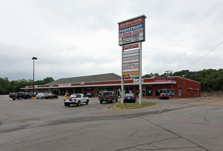 Dallas, TX Retail - 2401-2443 W Kiest Blvd