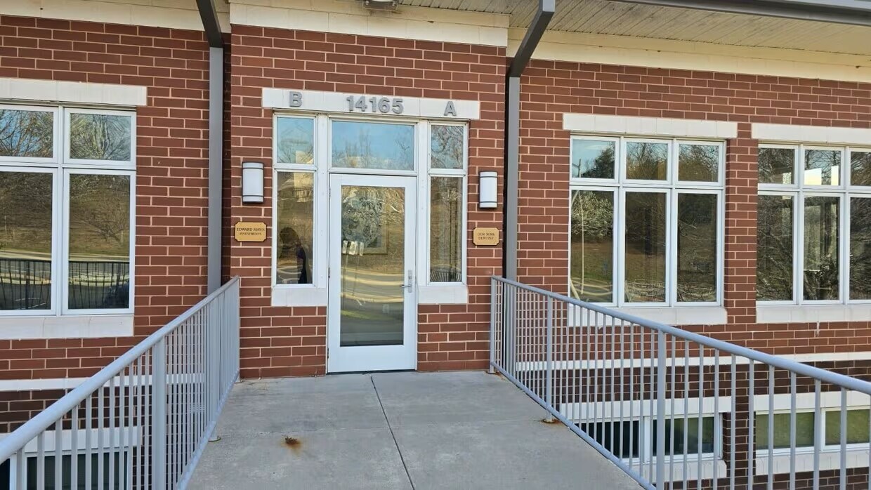 14165 Robert Paris Ct, Chantilly, VA for Rent