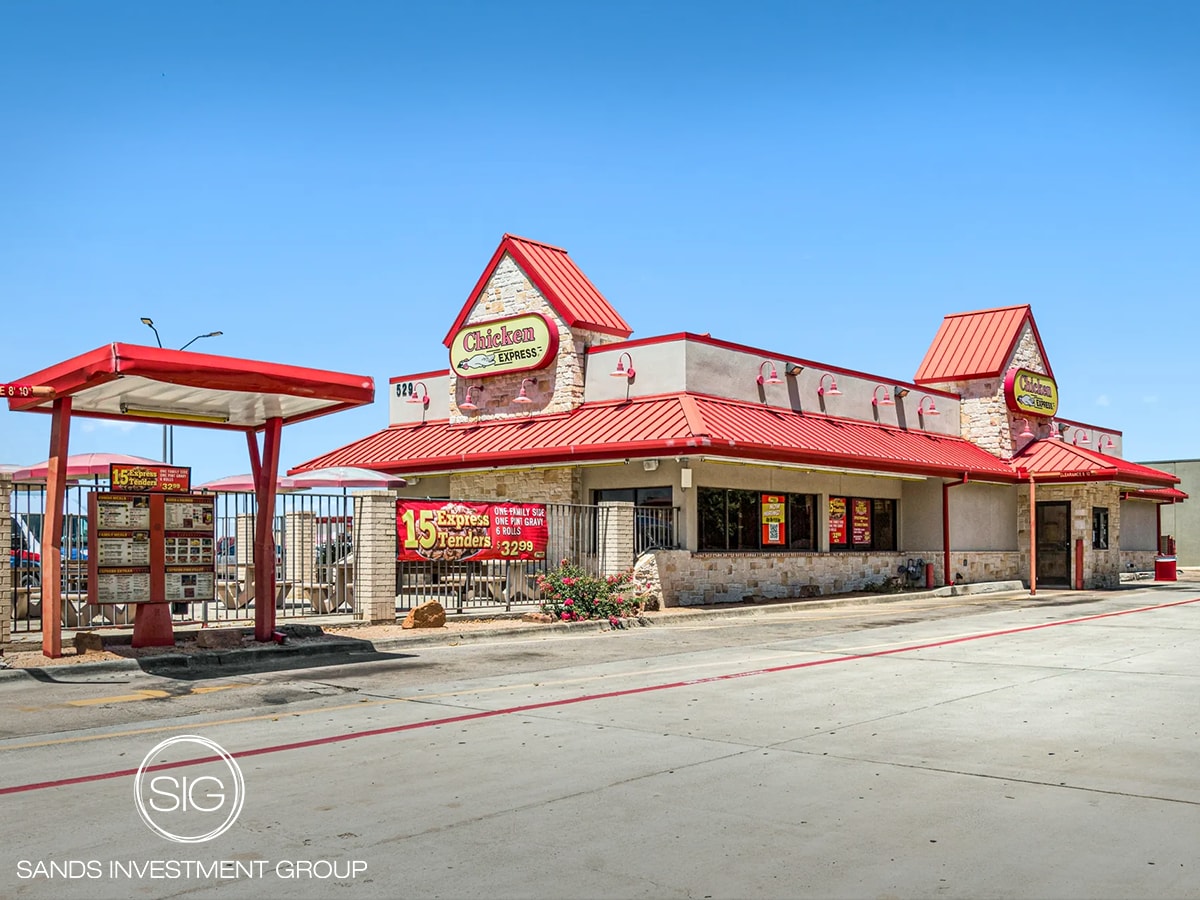 529 N Stewart St, Azle, TX for Sale