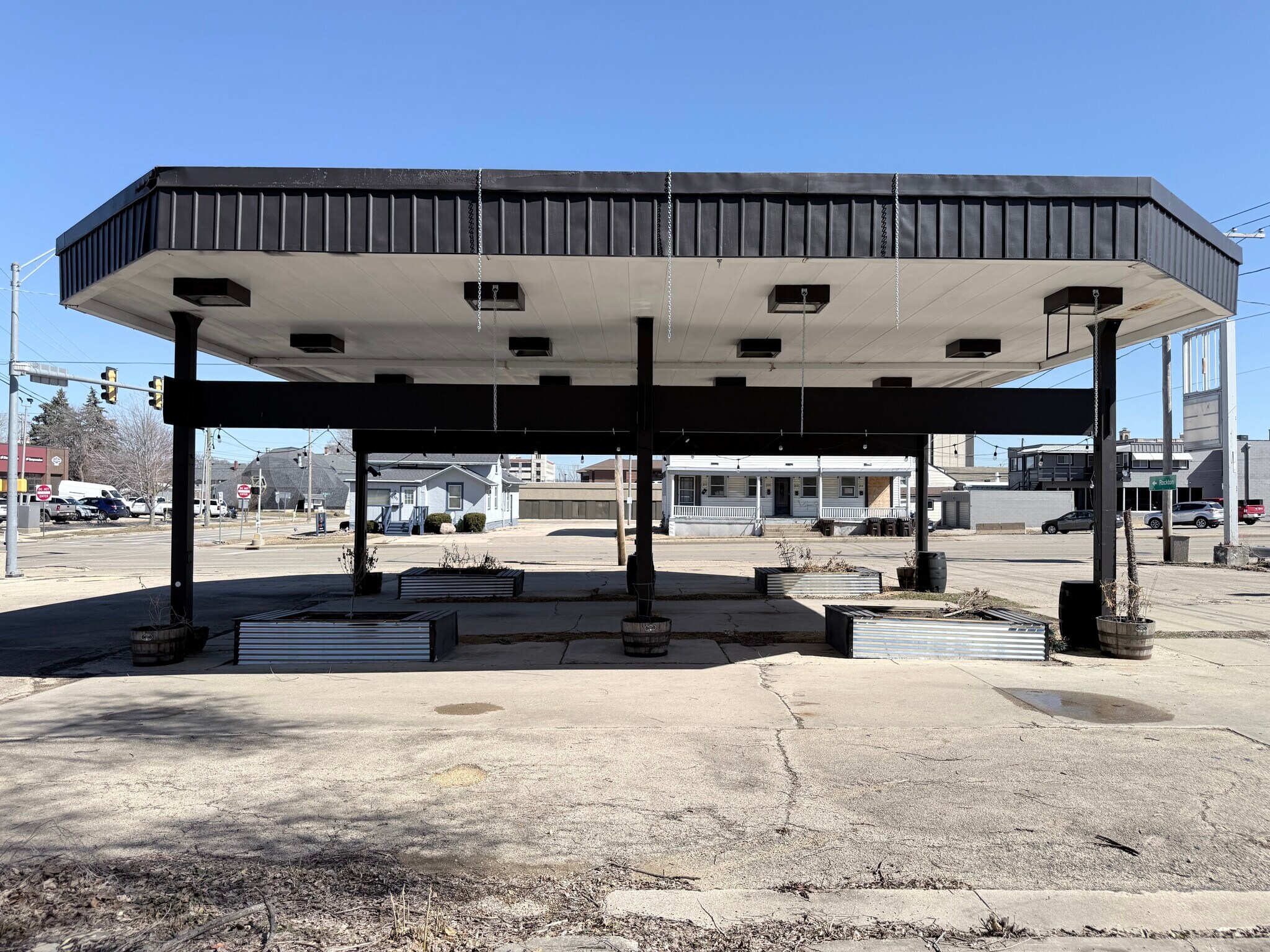 220 N Galena Ave, Freeport, IL for Sale