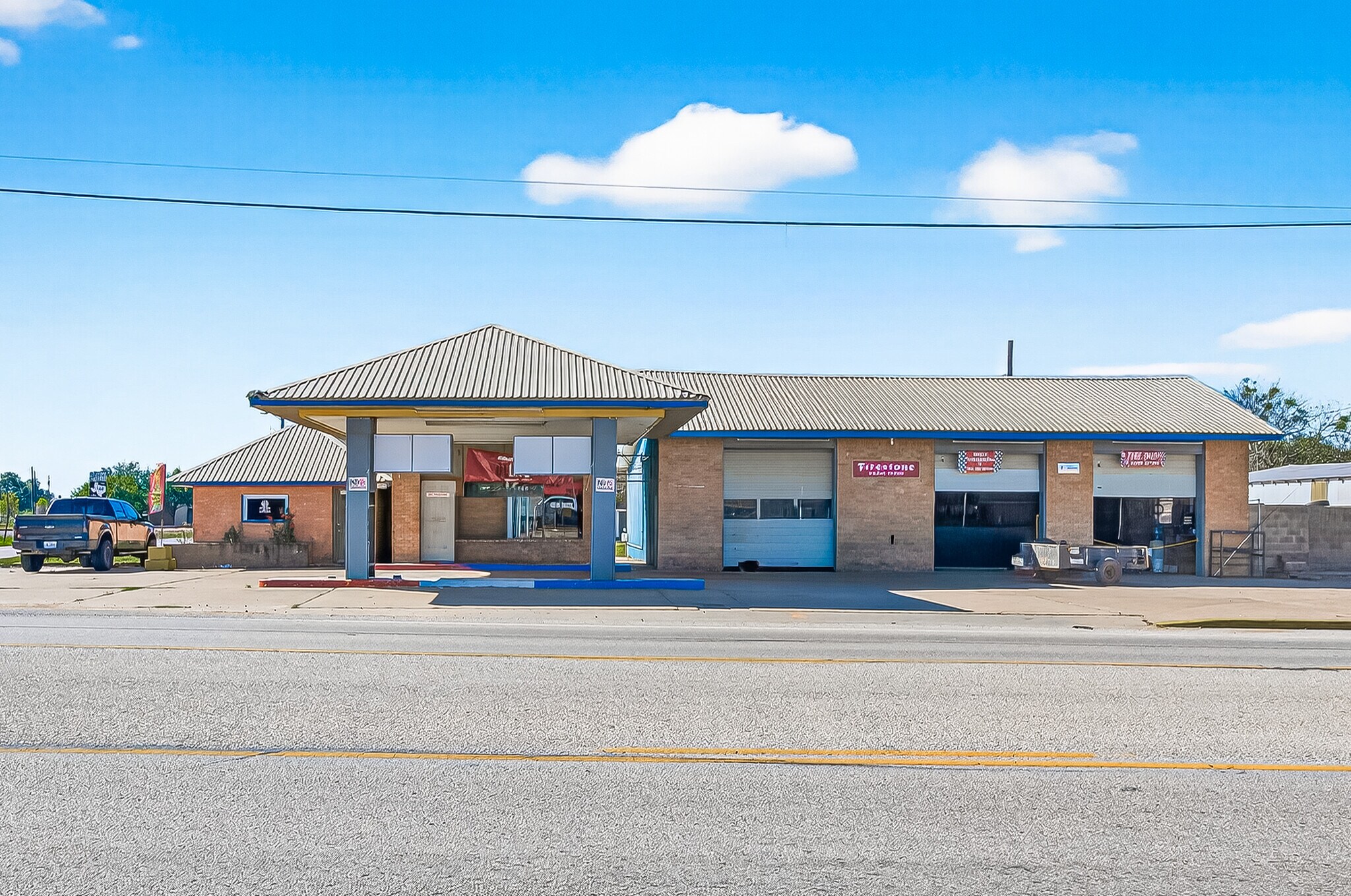 917 E Main St, Eagle Lake, TX for Sale