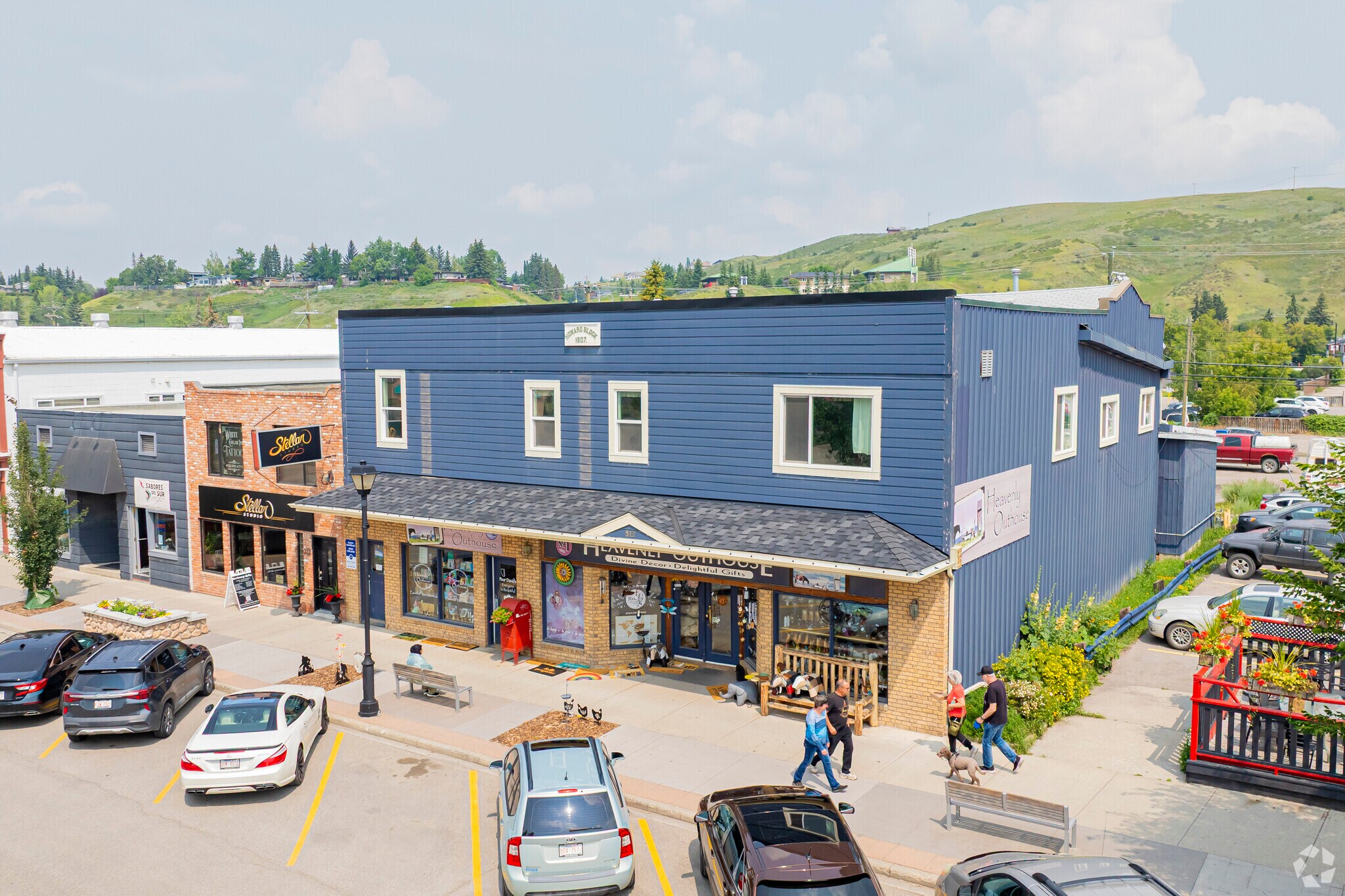 312 1st St W, Cochrane, AB for Rent