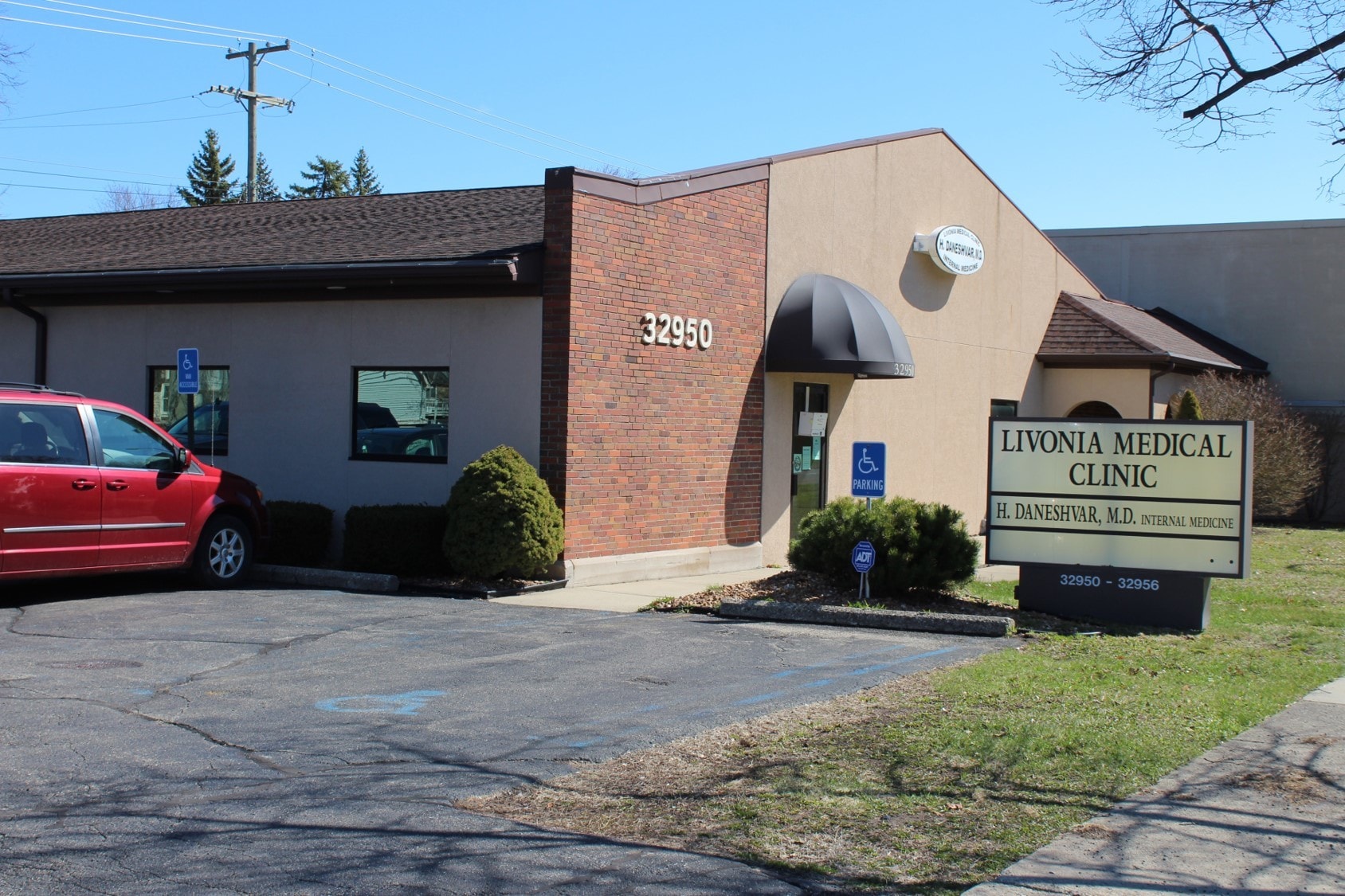 32950-32956 5 Mile Rd, Livonia, MI for Rent