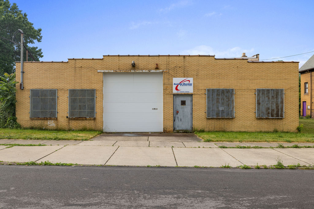 1041 Niagara Ave, Niagara Falls, NY for Sale