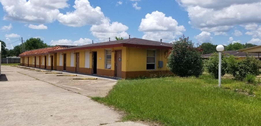 3501 7th St, Bay City, TX for Sale