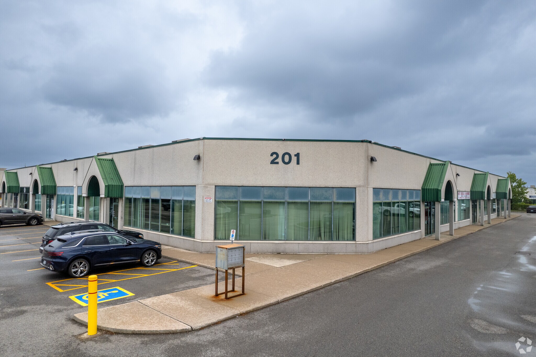 201 Spinnaker Way, Concord, ON for Sale