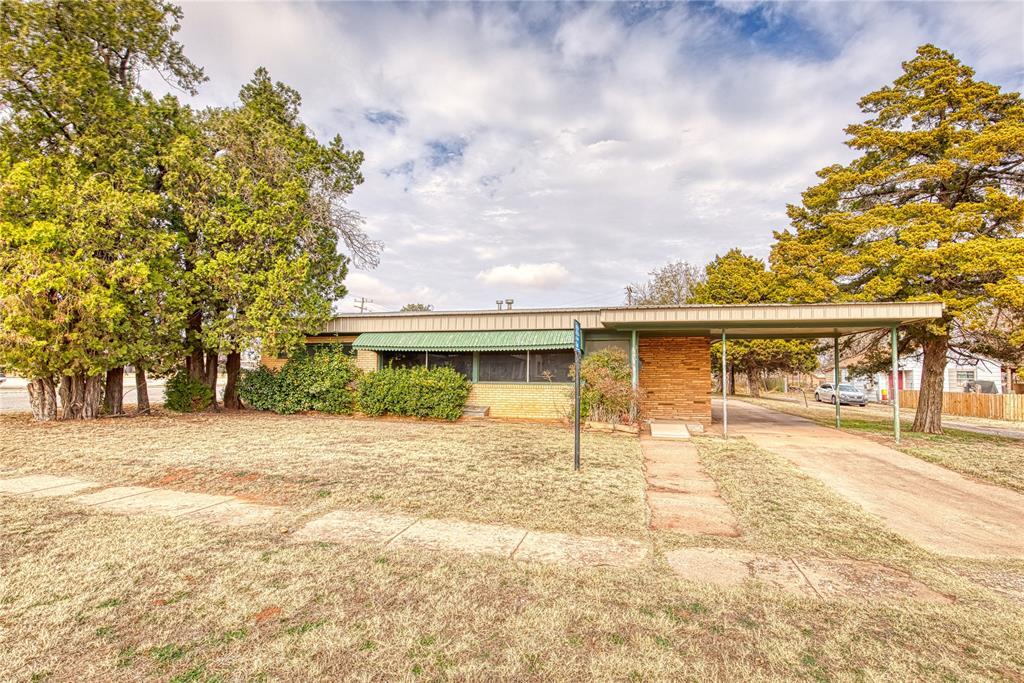 517 W 2nd St, Elk City, OK for Sale