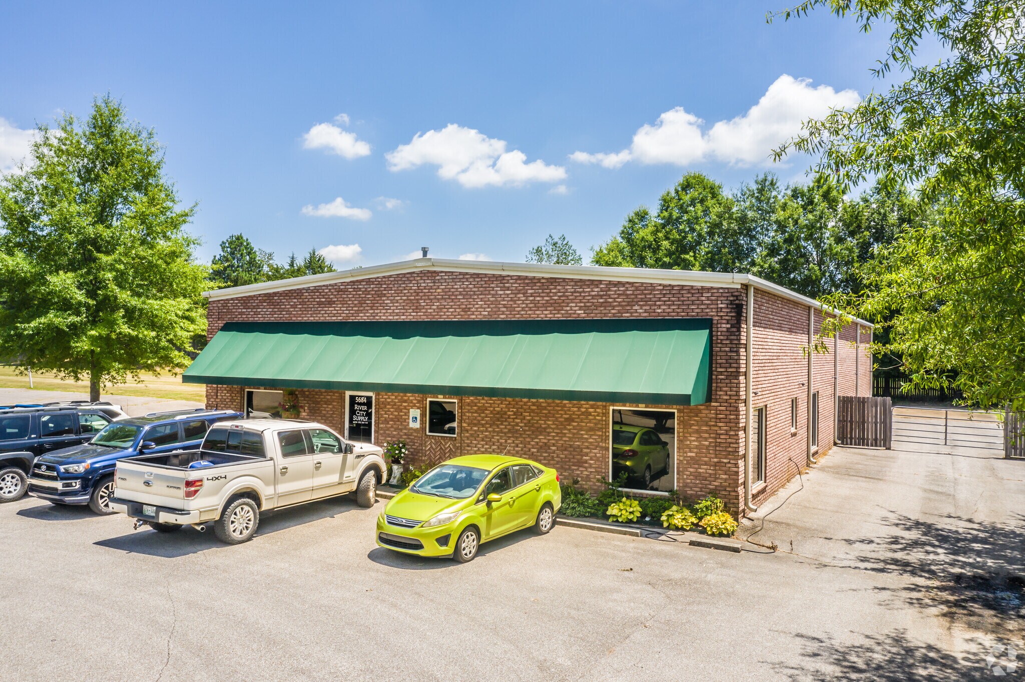 5684 Cleaves Dr, Arlington, TN for Sale