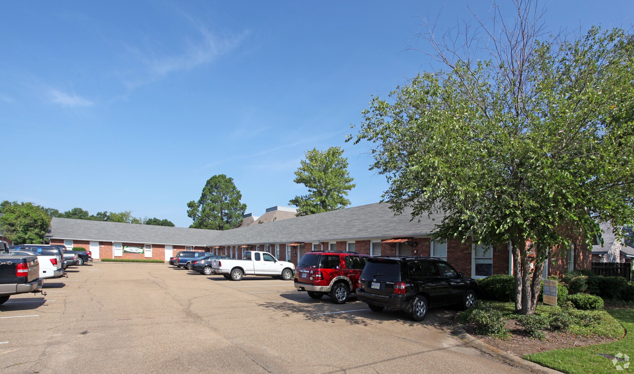 629 Lakeland East Dr, Flowood, MS for Rent