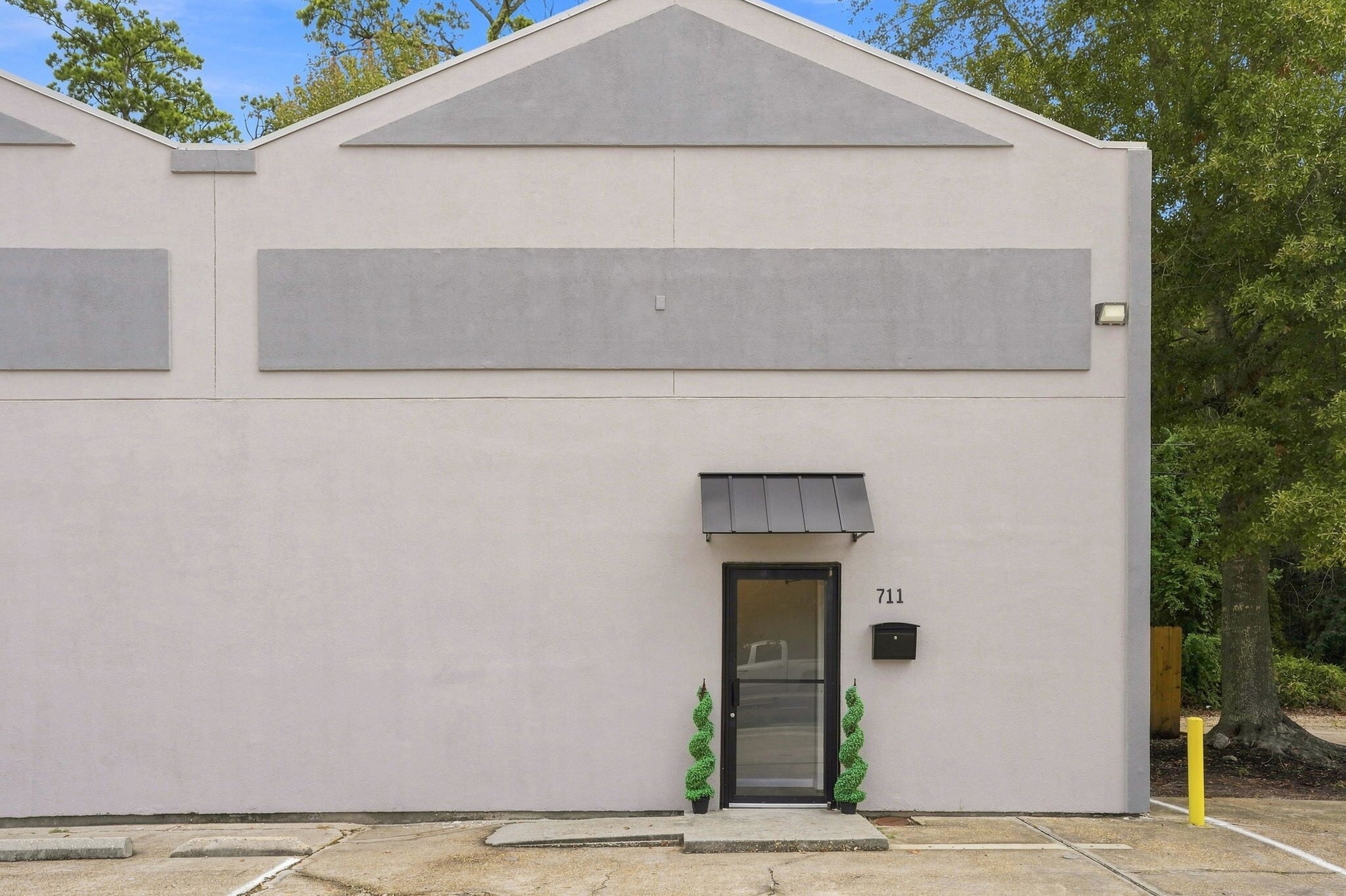 711 N Causeway Blvd, Mandeville, LA for Rent