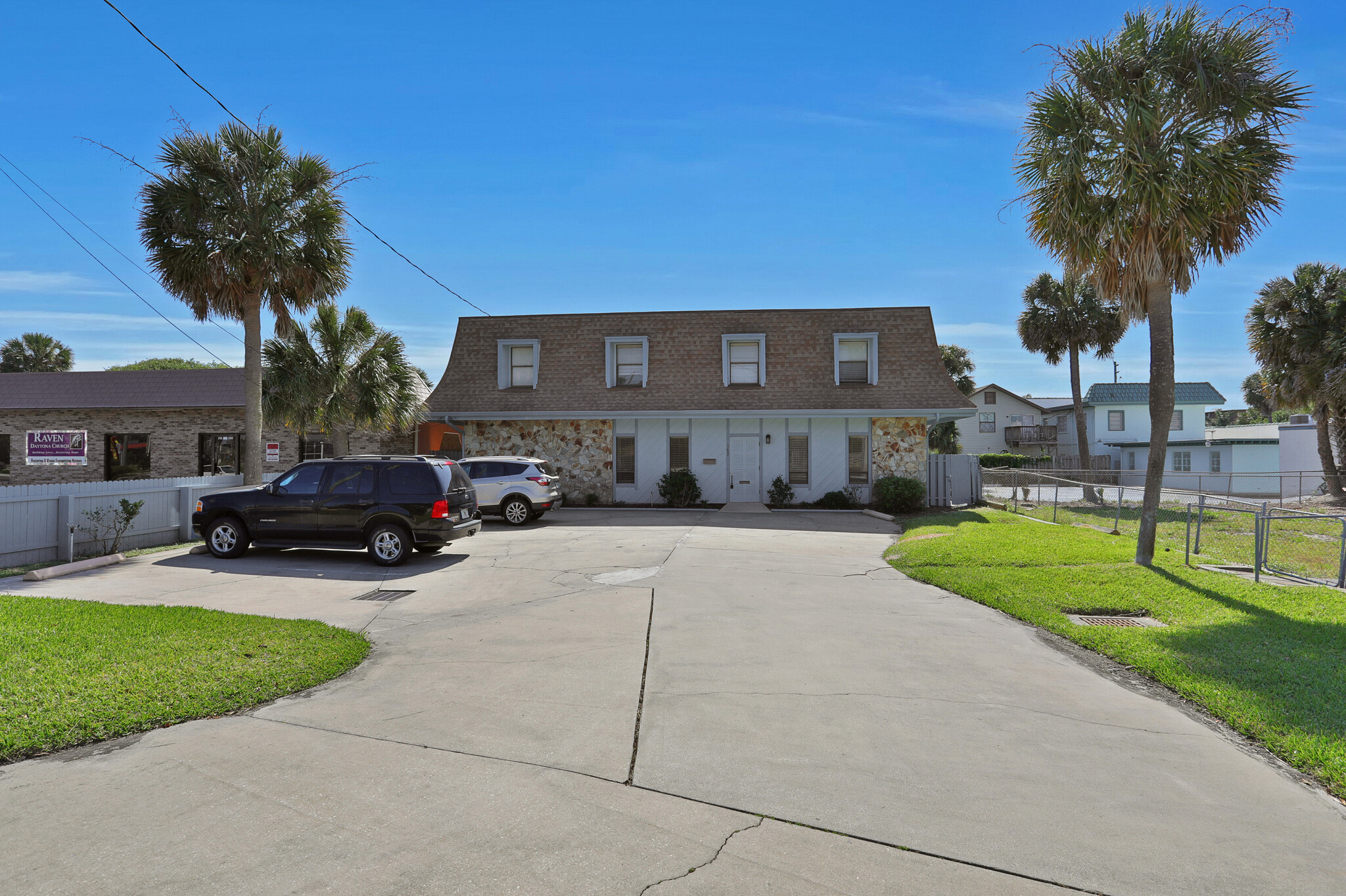 162 Peninsula Dr S, Daytona Beach, FL for Sale