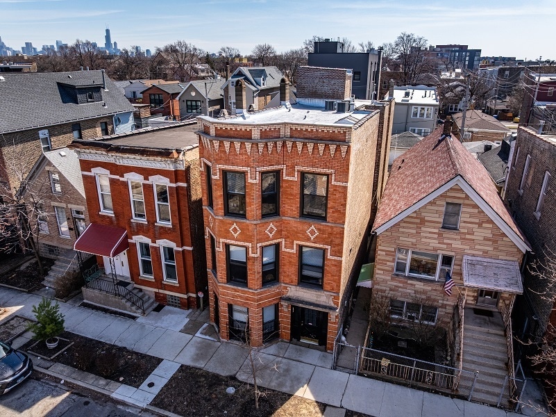 2341 W Charleston St, Chicago, IL for Sale