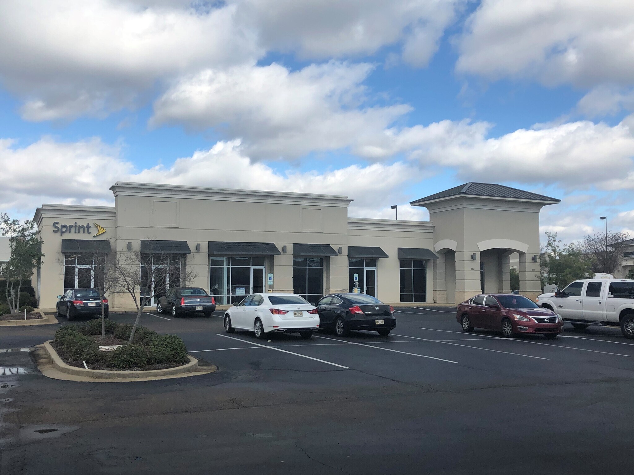 920 E County Line Rd Ridgeland, MS 39157 Retail Property for Lease on