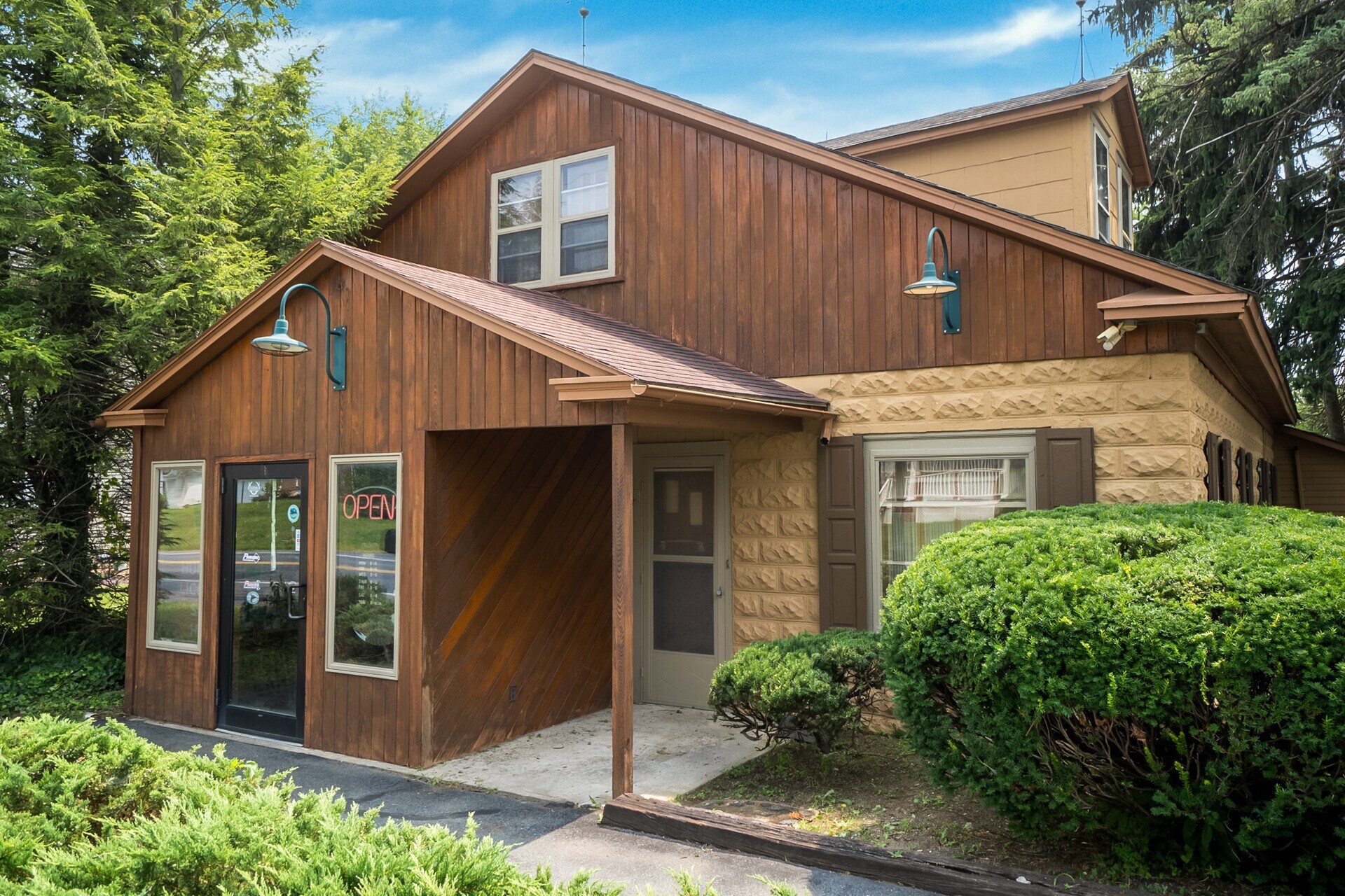 328 E Lawn Rd, Nazareth, PA for Sale