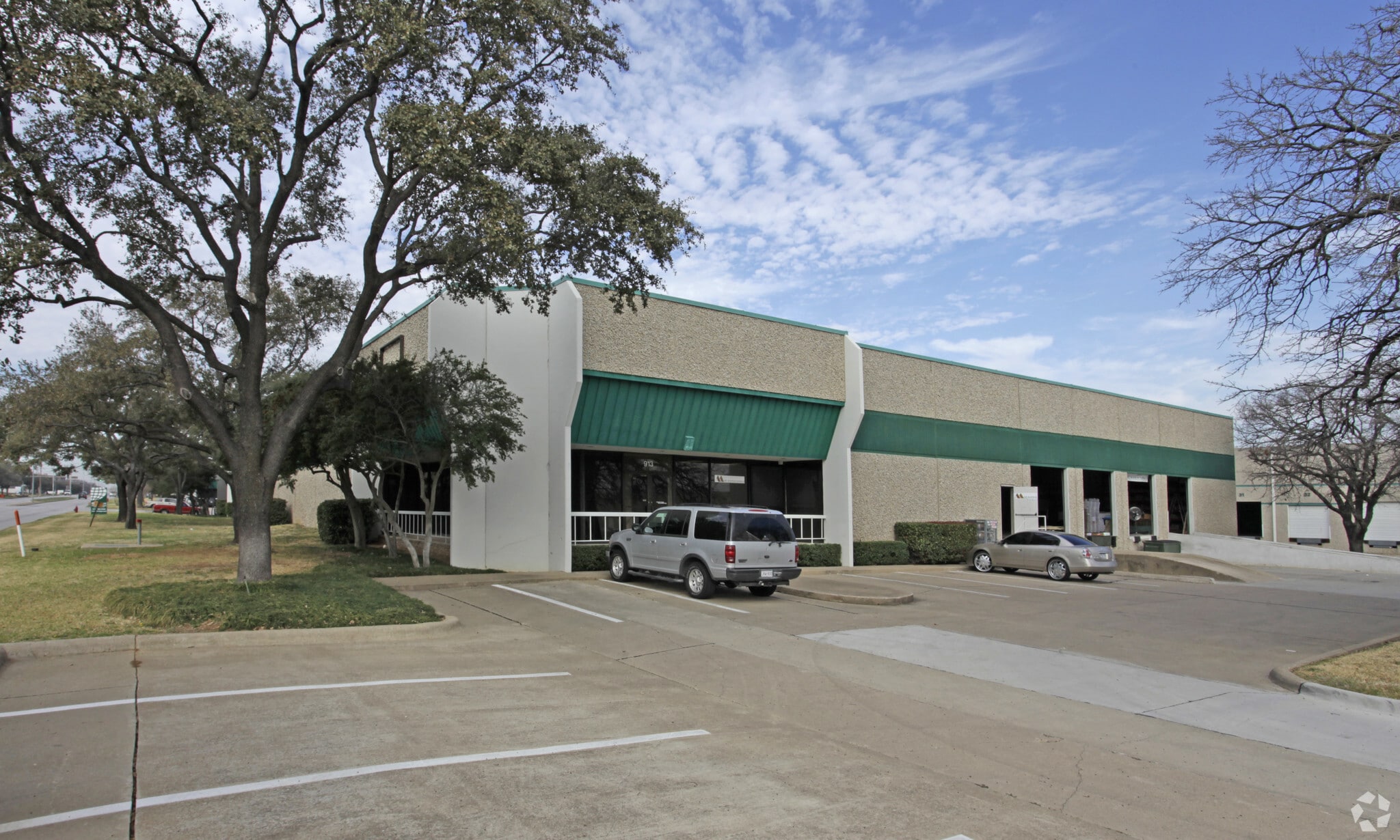 909-913 W Carrier Pky, Grand Prairie, TX for Rent