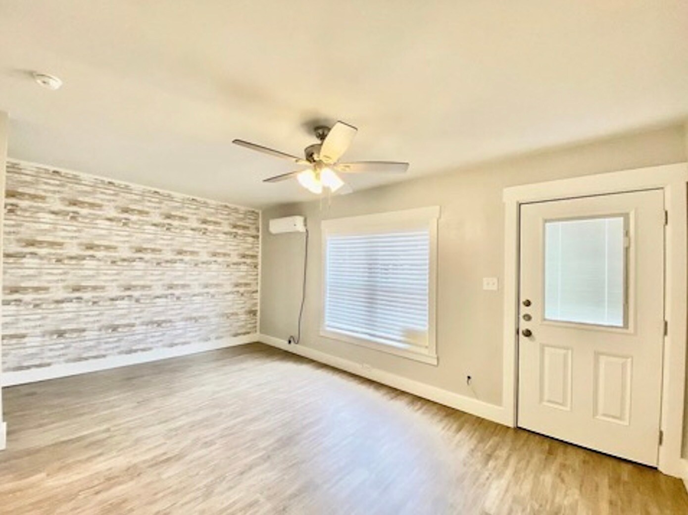 1516-1520 D St, Floresville, TX for Sale