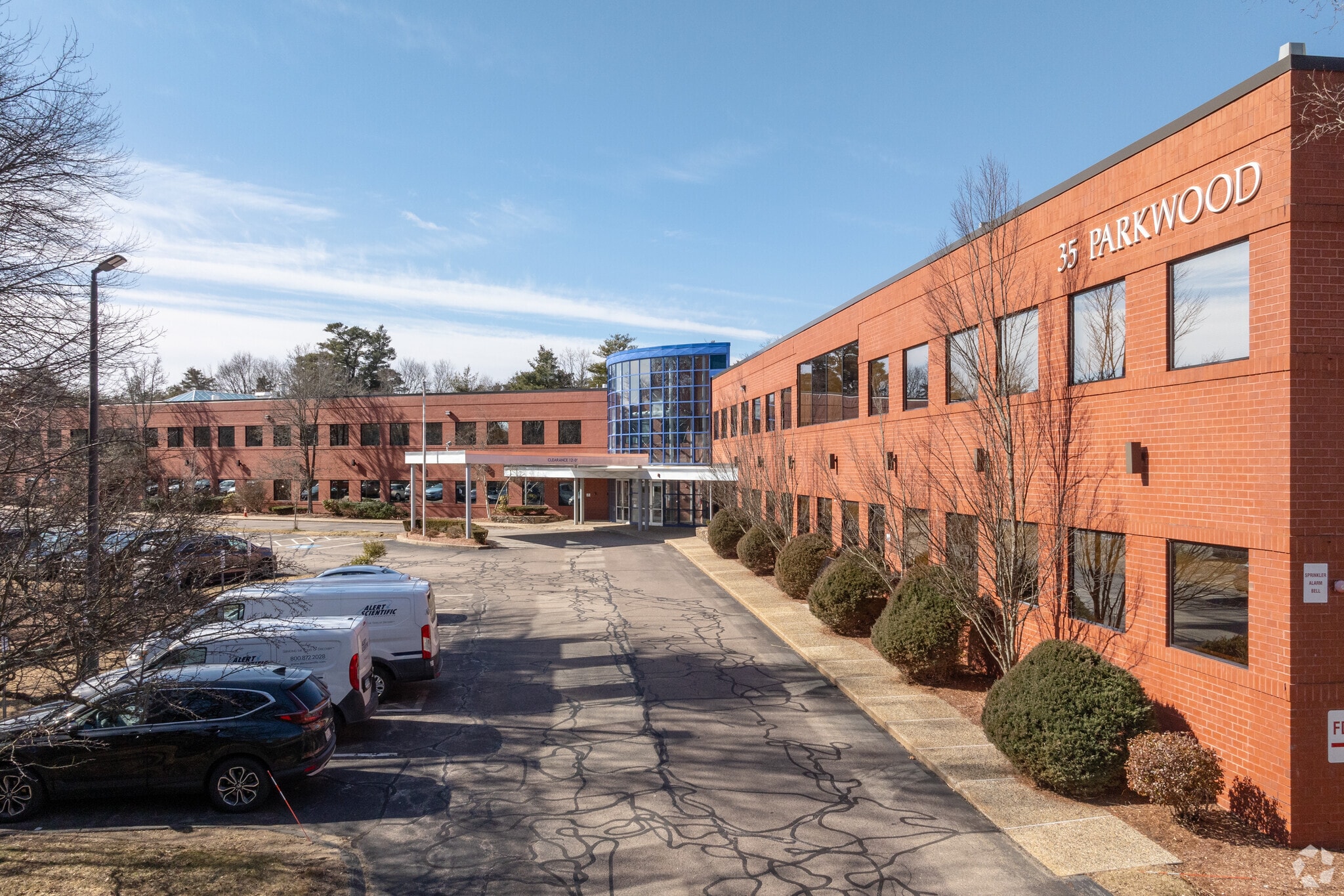 35 Parkwood Dr, Hopkinton, MA for Rent