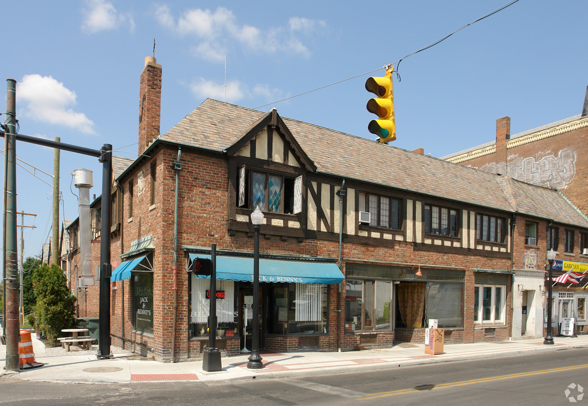 2563-2573 N High St, Columbus, OH for Rent