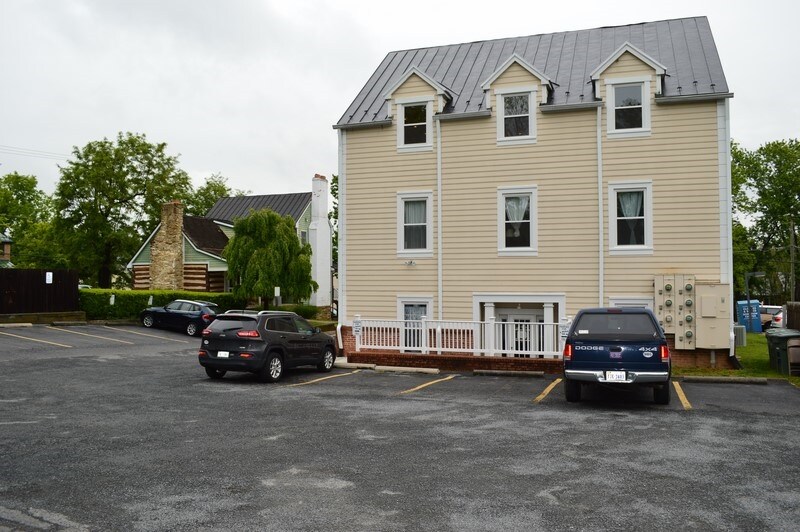 8 N Jay St, Middleburg, VA for Rent