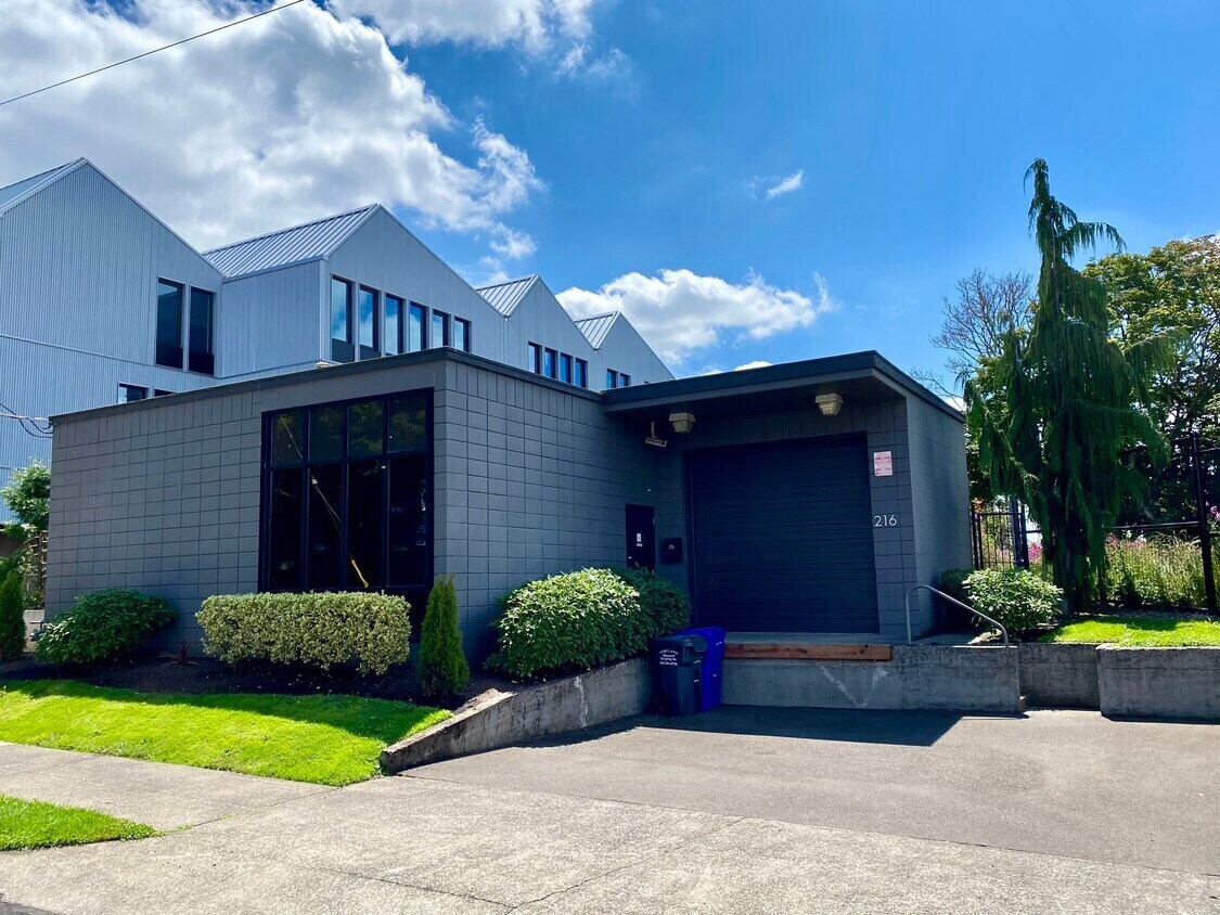 216 N Tillamook St, Portland, OR for Rent
