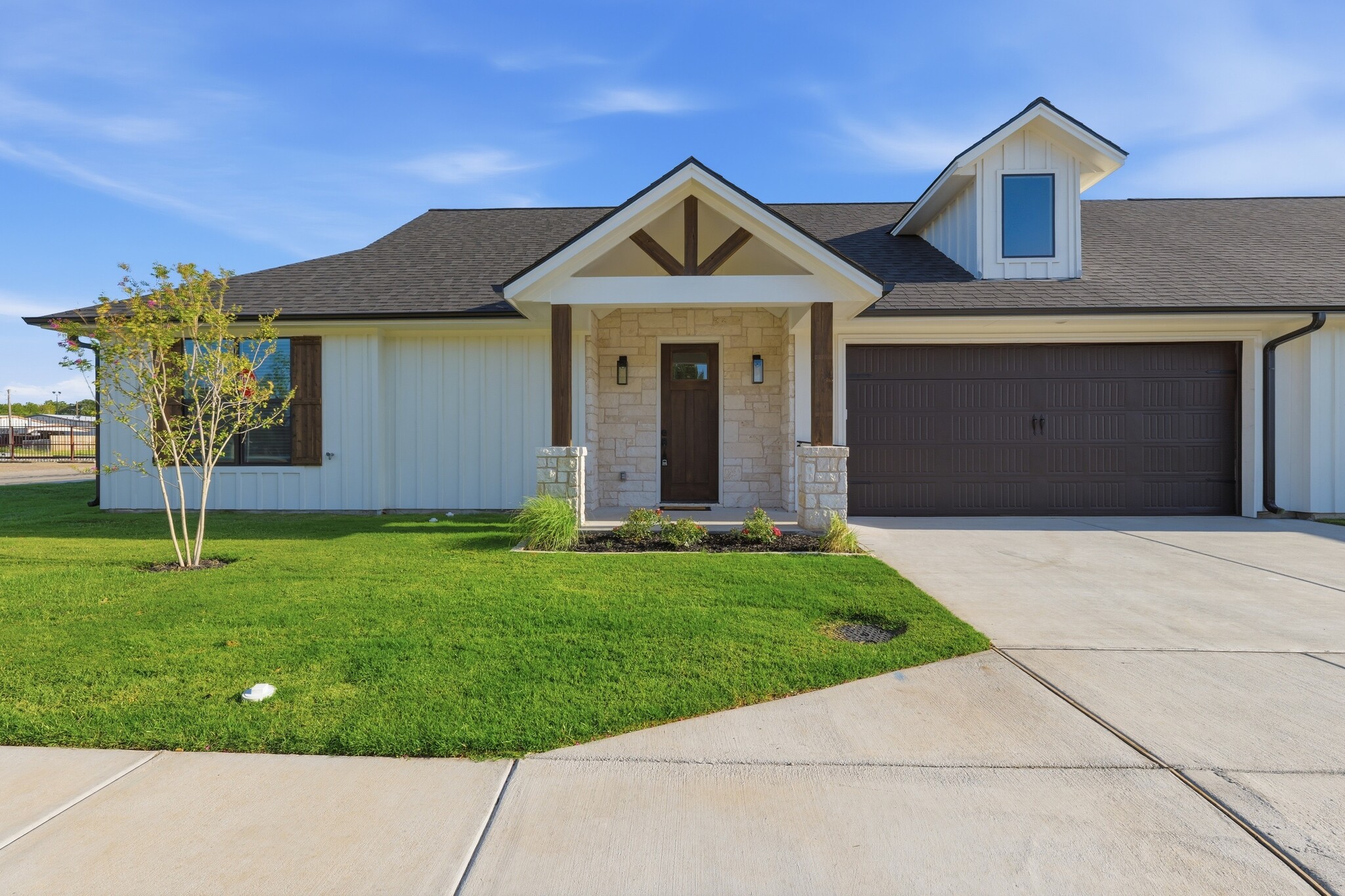 200-210 Ewell st, Granbury, TX for Sale