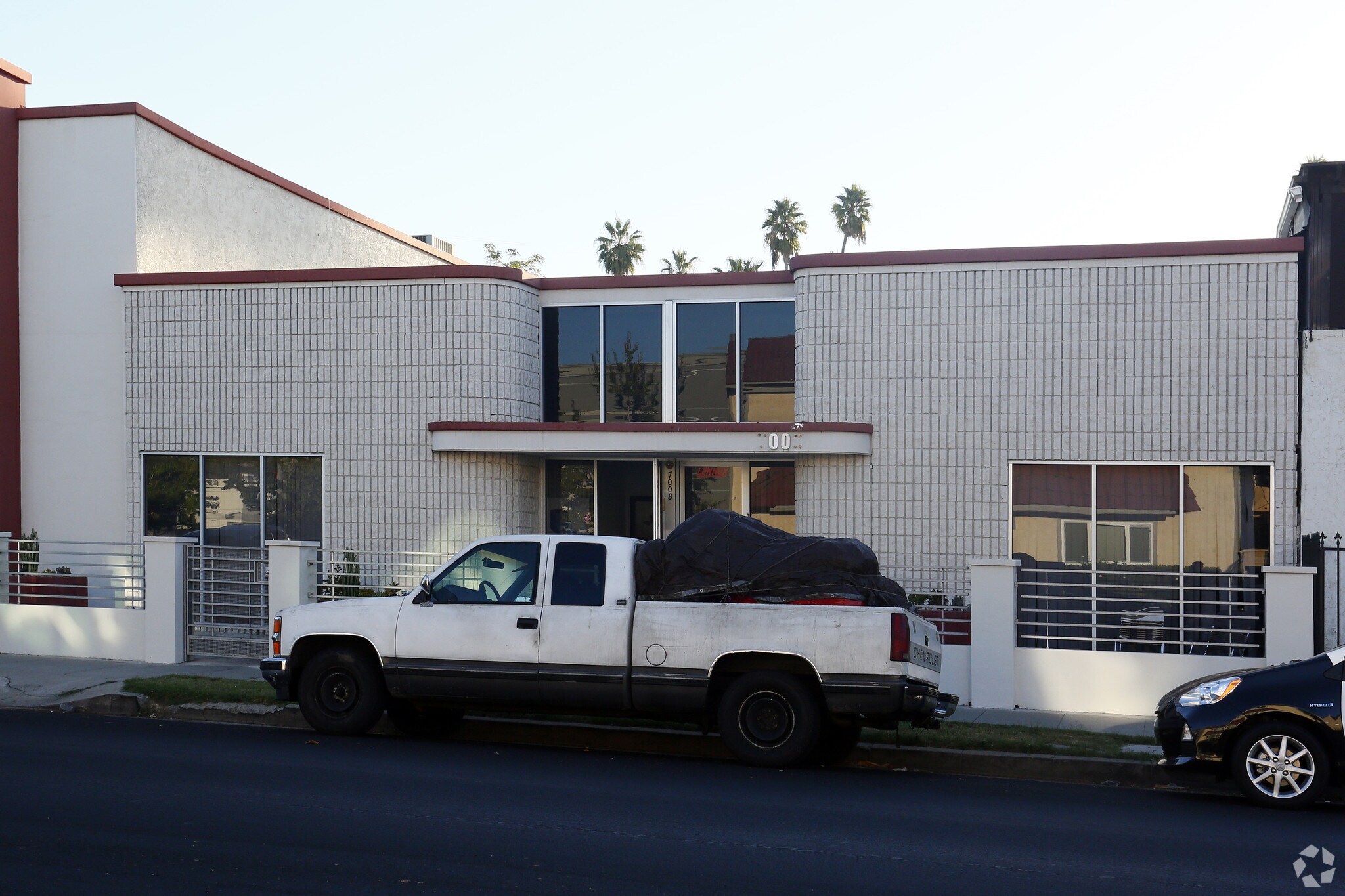 7008 Owensmouth Ave, Canoga Park, CA for Rent