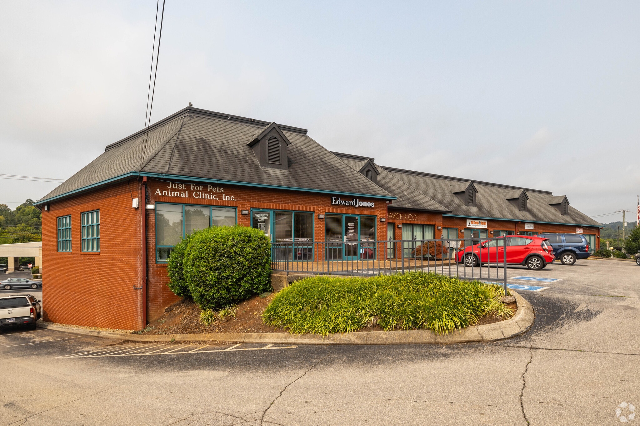 5034 N Broadway St, Knoxville, TN for Rent