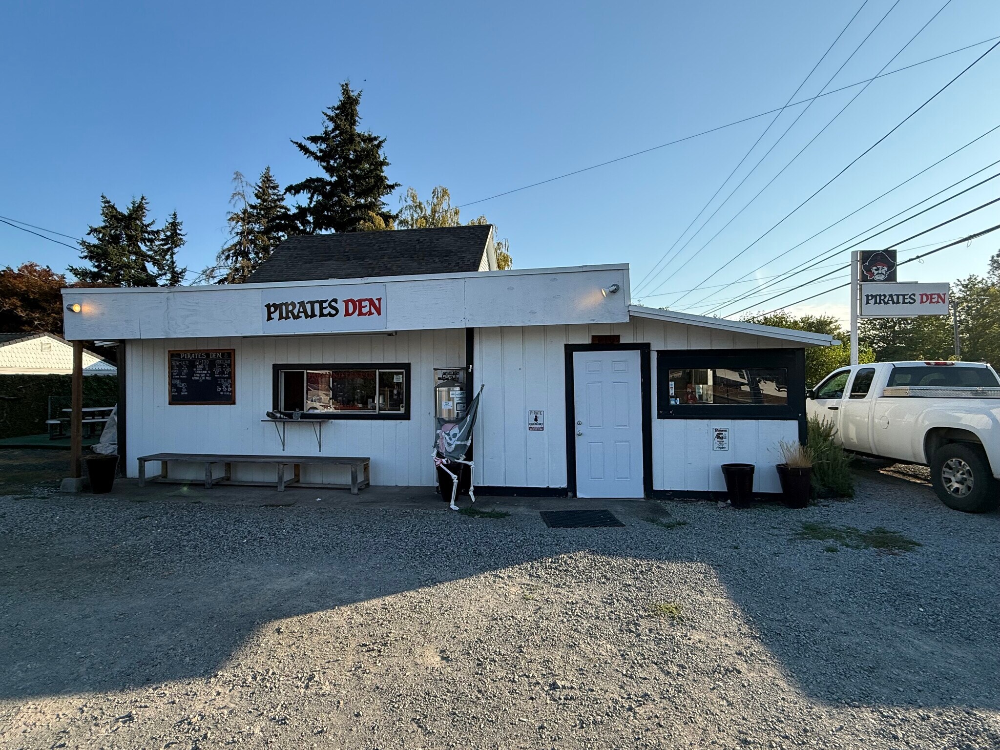 715 Ferry St, Dayton, OR for Sale