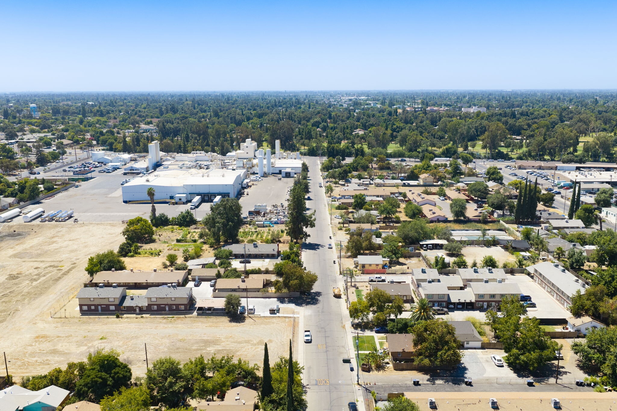 1021 N Leslie St, Visalia, CA for Sale