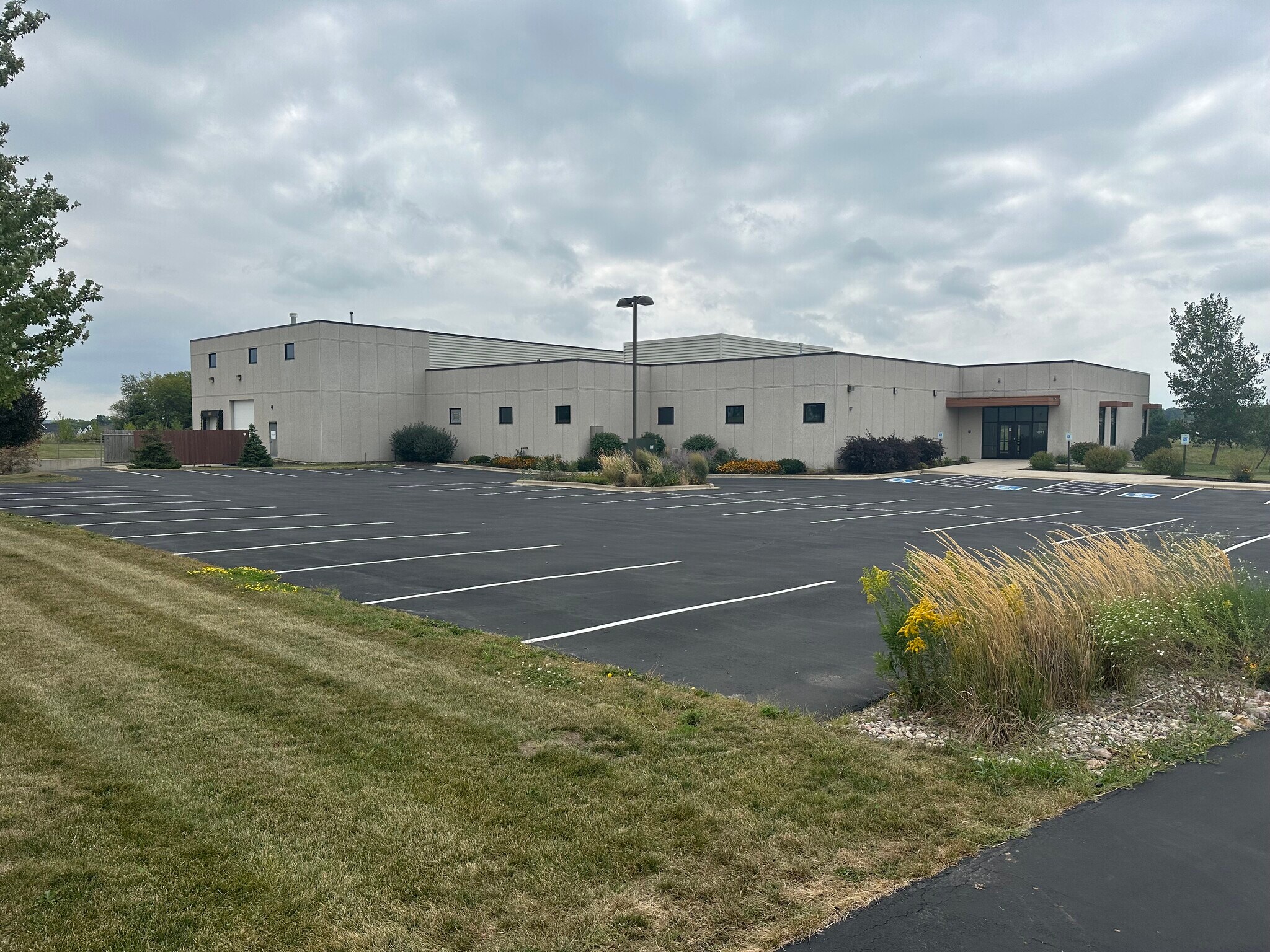1071 Uniek Dr Waunakee, WI 53597 Industrial Property for Sale on