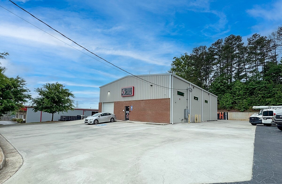 2304 Old Concord Rd, Smyrna, GA for Sale