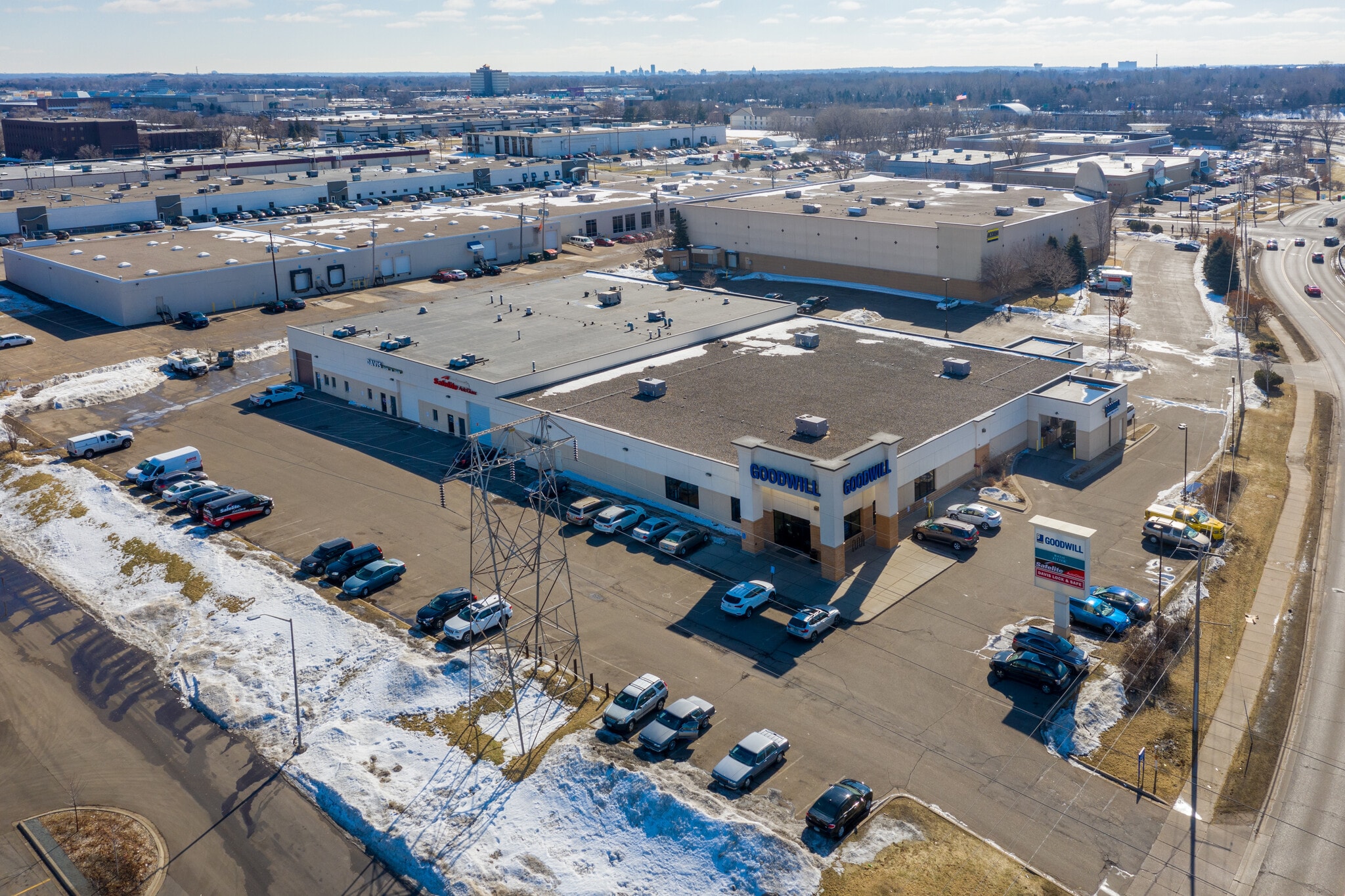 2500 Cleveland Ave N, Roseville, MN for Sale