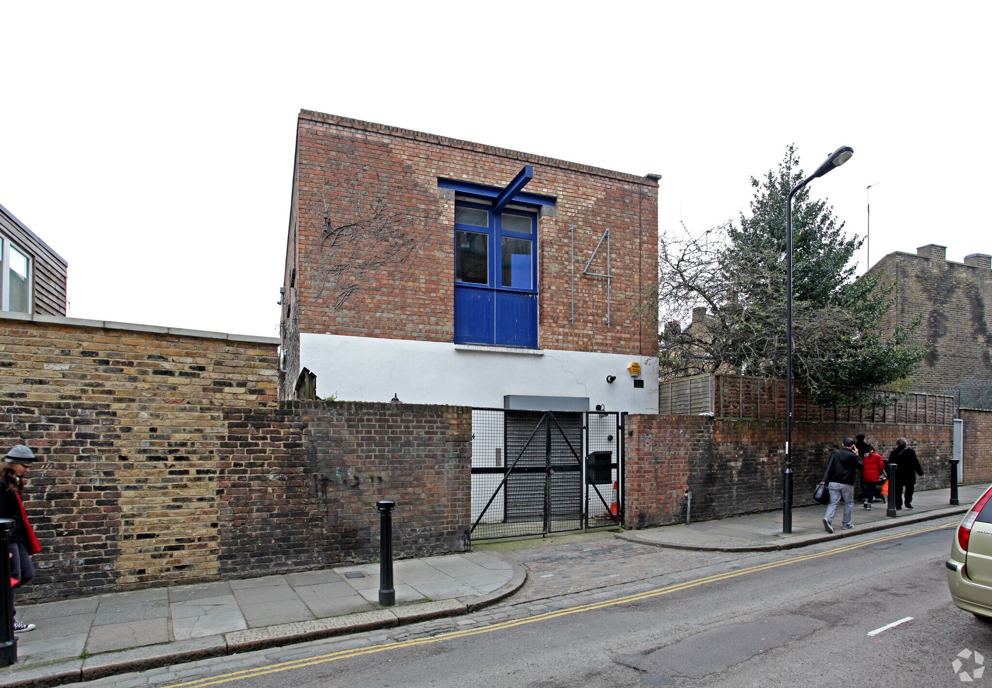 14 Anglers Ln, London, LND for Sale