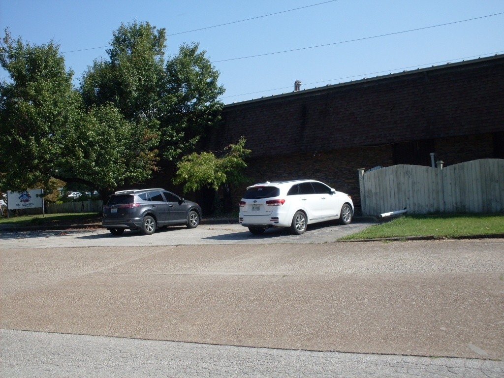 709 Oak Hill Rd, Evansville, IN for Rent